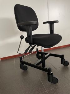 Trippelstoel Champ III- X-frame- zwart – Mechanisch - zithoogte 46- 62cm