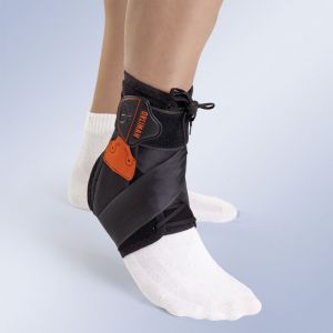 Enkelbrace - Orliman Tobiplus enkelbrace met vetersluiting